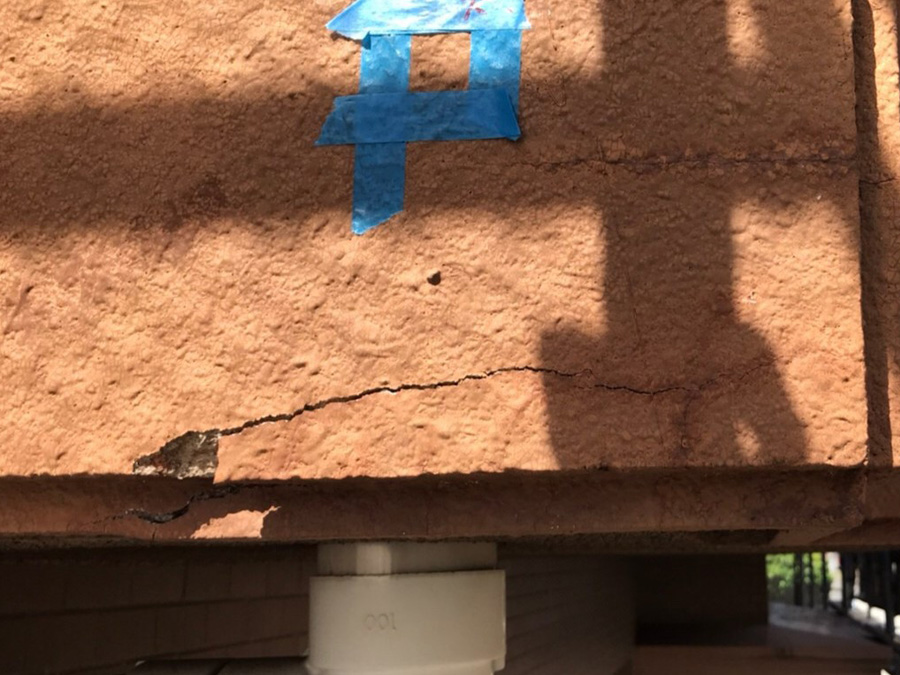 外壁タイルの浮きと膨らみ