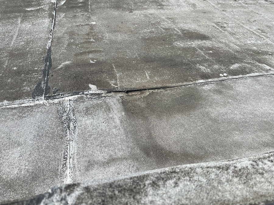 シート防水の膨らみ